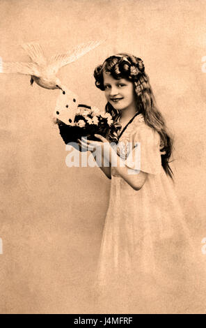 Vintage portrait d'une jeune femme. La photo a été prise autour de l'année 1912 Banque D'Images