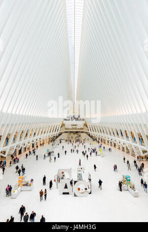 Vue de l'intérieur de l'Oculus, Westfield World Trade Center, du Quartier Financier de Manhattan, New York City Banque D'Images