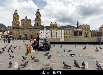 Stock Photo - première cathédrale sur la Plaza de Bolivar à Bogota Colombie Banque D'Images