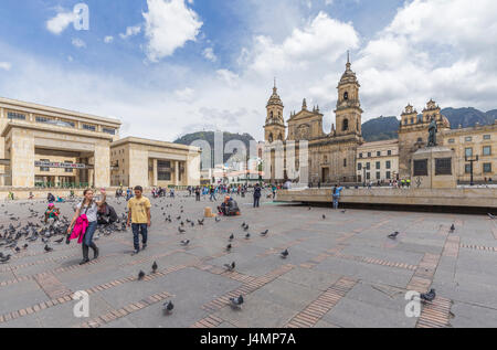 Stock Photo - première cathédrale sur la Plaza de Bolivar à Bogota Colombie Banque D'Images