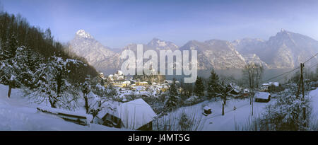 L'Autriche, chambre de sel, Traunkirchen, vue locale, Traunsee Europe, Haute Autriche, Gmunder lake, montagnes, montagnes, montagnes, saison, hiver, neige, hiver Banque D'Images