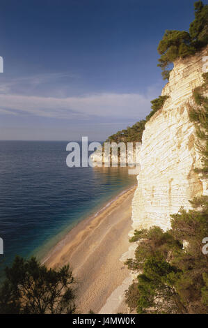Italie, Pouilles, Gargano, Baia Tu Zagare, coast Europe, Süditalien, Vieste, près de la côte de la bile, la baie, la mer, la mer Méditerranée, Mer Adriatique, la nature, le rock, la formation de la bile, Steinformation, plage, plage de sable Banque D'Images