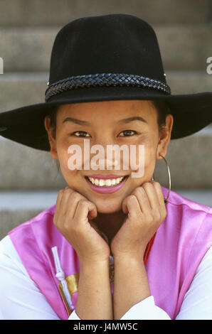 La Chine, Tibet, Lhasa, femme, jeune, sourire, portrait, soins de l'Asie, l'Asie orientale, Xizang, Bodjul, Lasa, girl, Asiatique, heureusement, sympa, jeune, vêtements, coiffures, traditionnellement, costume national, le folklore, les sections locales Banque D'Images