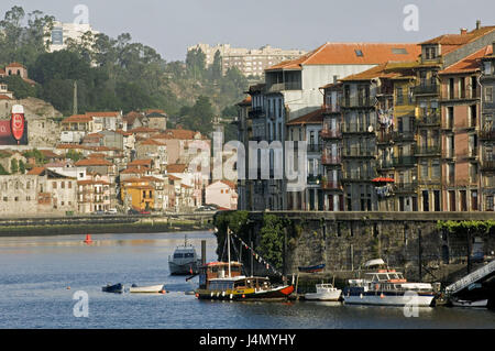 Il Cais Ribeira, flux Douro, quatrième ville de Ribeira, Vieille Ville, Port, Portugal, Banque D'Images