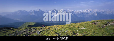 L'Italie, Tyrol du Sud, Pfannhorn, Hochpustertal Toblacher, vue, à Sextener dolomites, trois pinacles, Alpes, montagne, montagnes, panorama, paysage de montagne, de largeur, de distance, paysage, paysage de montagne, prairie, rock, balises, déserte, à l'extérieur, l'été, Banque D'Images