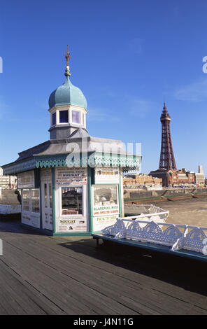 La Grande-Bretagne, l'Angleterre, dans le Lancashire, front de mer, North Pier, kiosque, Blackpool Tower, ville, maisons, immeubles, tour, de la structure, de la construction, monument, destination, tourisme, Banque D'Images