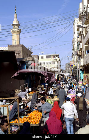 Égypte, vallée du Nil, Luxor, Lane, Souk, passant, Banque D'Images