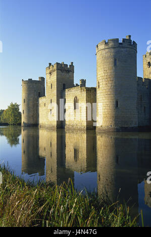 La Grande-Bretagne, l'Angleterre, dans le Sussex, Château de Bodiam, le clonage, la surface de l'eau, Banque D'Images