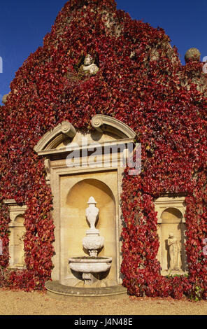 La Grande-Bretagne, l'Angleterre, Lincolnshire, Grantham, Belton House, détail, ainsi, façade, plante grimpante, feuillage de l'automne, Banque D'Images