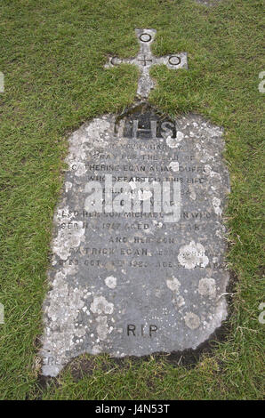 L'Irlande, Leinster, County Offaly, Clonmacnoise, cimetière, tombe, disque Banque D'Images