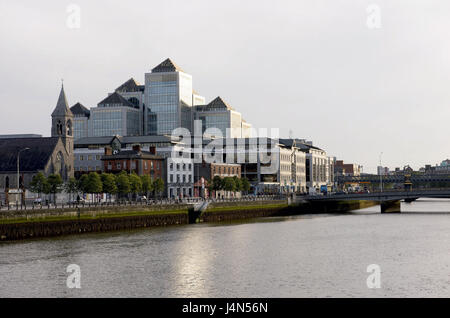 L'Irlande, Leinster, Dublin, quais de la rivière Liffey, dock pays, Cœur immaculé de Marie Eglise, Ulster Bank, Banque D'Images