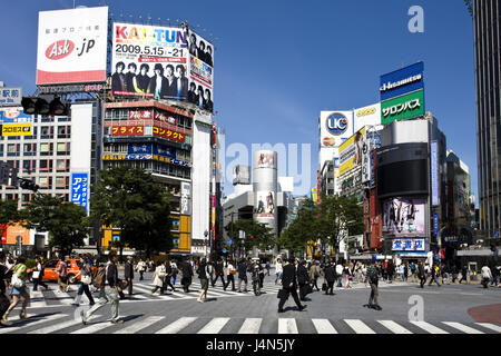 Japon, Tokyo, Shibuya, quartier piétonnier, rue's Crossing, foule, Banque D'Images