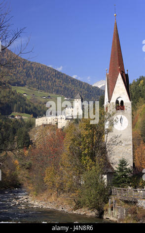 L'Italie, Tyrol du Sud, vallée Tauferer, Sand in Taufers, église, château Taufers, Banque D'Images