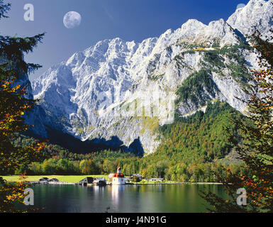 Allemagne, Bavière, Saint Bartholomä, le Königssee, montagnes, Watzmann, lune, [M], l'Allemagne du Sud, Haute-Bavière, lac, eau, repos, silence, déserte, église, construction, sacré la foi, la religion, le christianisme, l'architecture, montagnes, point d'intérêt, [M] Banque D'Images