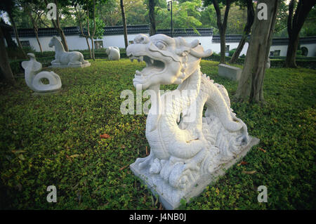 La Chine, Hong Kong, Kowloon, ville fortifiée, parc des sculptures de pierre, signes du zodiaque, de l'Asie, ville, ville, ville cosmopolite, Metropolis, mainland, péninsule, Kowloon-Walled-City-Park, parc, Parc, parc de la ville, l'art, sculptures, personnages, caractères de Stern, zodiaque signes du zodiaque, en chinois, la sculpture, la foi, l'horoscope, le mur de défense, arbres, personne, point d'intérêt, Banque D'Images