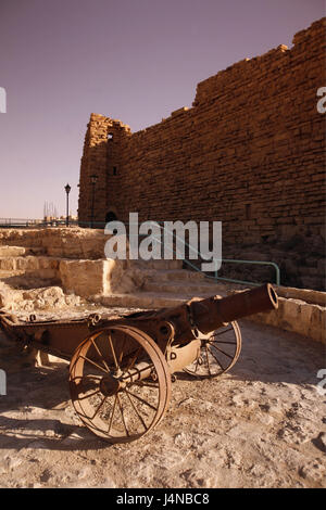 Le Moyen Orient, la Jordanie, Karak, l'enrichissement, les murs de défense, cannon, Banque D'Images