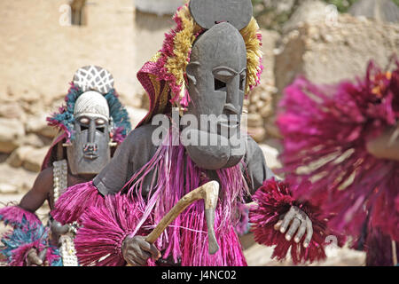 L'Afrique de l'Ouest, Mali, Dogonland, Falaise Bandiagara, Tirelli, masque, rouleau de compensation Banque D'Images