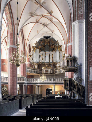 Allemagne, Brandebourg de Havel, église paroissiale Saint Katharinen, brique gothique, vue de l'intérieur, d'un bâtiment, d'église, la construction de l'église, gothique, gothique, l'édifice de brique, construction, sacré à l'intérieur, nef centrale, navire principal, orgue brochure, chaire, bancs, orgue, orgue d'église, l'église de Sainte Catherine, le Christianisme, comme un Chrétien, la foi, la religion, Banque D'Images