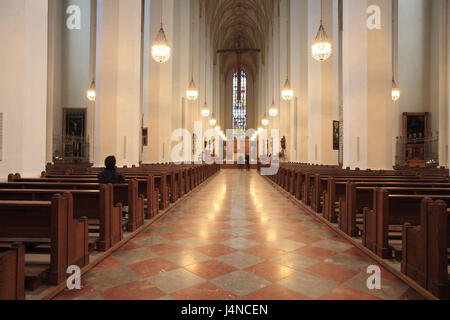 Germany, Bavaria, Munich, chère femme, la cathédrale Banque D'Images