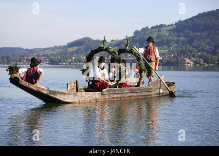 Allemagne, Bavière, Schliersee, 'Alt Bielatalstraße Kirchtag", oar boot, Banque D'Images