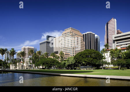 Les USA, Hawaii, Honolulu, Oahu Islande, centre de la ville, des tours, les îles Hawaï, ville, immeuble, architecture, bassin, parc, prairie, arbres, palmiers, Banque D'Images