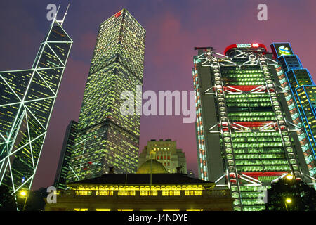 La Chine, Hong Kong, Hong Kong, Islande, District central Statue Square, le soir, de l'Asie, ville, ville, ville cosmopolite, Metropolis, vue sur ville, Quartier Central, bâtiment, gratte-ciel, des tours, de l'architecture, moderne, historiquement, le Conseil législatif, Legislative-Council-Building, contraste, immeuble de bureaux, de HSBC, la Banque de Chine, les couleurs, les lumières, l'éclairage, point d'intérêt, crépuscule, ciel du soir, soir, à l'extérieur, réglage Banque D'Images