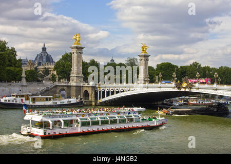 France, Paris, son flux, le Pont Alexandre III, l'amorçage, Banque D'Images