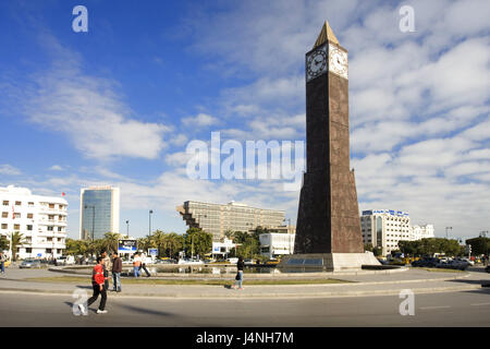 Tunisie, Tunis, l'espace du 7 novembre, la tour de l'horloge, passant, l'Afrique du Nord, de la ville, capitale, monument, tour, carré, réveil, point d'intérêt, structure, personne, zone piétonne, Banque D'Images