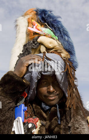 La Tunisie, Douz, le festival du Sahara, homme, portrait, l'Afrique du Nord, Sahara, festival, fête, événement, ville oasis, désert, personne, les sections locales, des Berbères, des vêtements, coiffures, mess, fourrures, objets, fusionnés, étrangement, Banque D'Images