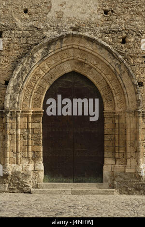 L'Italie, la Calabre, Gerace, vieille ville, Piazza San Francesco, l'église San Francesco, portail, Süditalien, ville, square, église, église paroissiale, porte avant, porte, façade, structure, historiquement, l'architecture, l'endroit d'intérêt, destination, tourisme, Banque D'Images