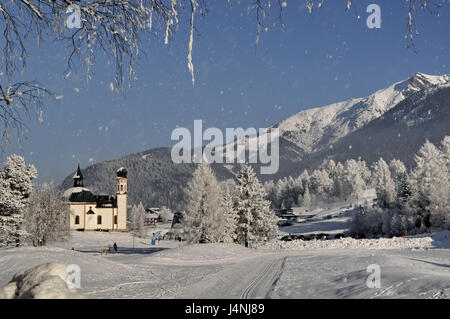 Autriche, Tyrol, Seefeld, vue locale, Seekirchl, hiver, Nordtirol, place, maisons, maisons, église, église paroissiale, l'église sainte Croix, ski de piste, ski de fond, sports d'hiver, lieu de destination, le tourisme, Banque D'Images