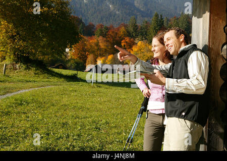 Couple, à pied, heureusement, carte, indiquer, chemin, modèle sorti, personnes, deux, l'automne, à l'extérieur, les loisirs, la santé, les vacances, le mouvement, à l'extérieur, autumnally, rurale, Idyll, ensemble, sentier, sentier, sols, planchers en voyage, randonnée pédestre, carte, carte de déplacement, d'orientation, d'orientation, Banque D'Images