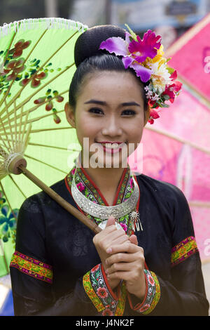 La Thaïlande, Chiang Mai, Chiang Mai Flower Festival Parade, femme, jeune, fête, portrait, Banque D'Images