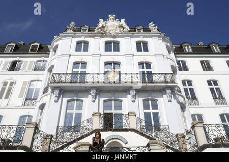 Allemagne, Rhénanie-Palatinat, Neuwied, château Engers, façade, détail, Westerwald, la Rhénanie, le Palatinat, l'attraction, à l'extérieur, de la culture, de l'endroit d'intérêt, l'été, le tourisme, l'architecture, de la chasse, château de plaisance, building, immeuble, baroque, baroque tardif, musée, touristiques, personne, Banque D'Images