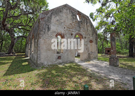 Mur Tabby ruines de la chapelle de la facilité de Saint Helenas Episcopal Church à Saint Helena Island dans le comté de Beaufort, Caroline du Sud Banque D'Images