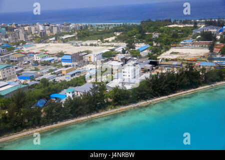 Vue aérienne de l'île de l'aéroport dans les maldives Banque D'Images