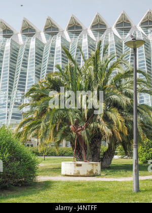 Une architecture Calatrava Prince Filipe Science Museum au Centre culturel de la Cité des Arts et des sciences des jardins de la Turia à Valence Espagne Banque D'Images