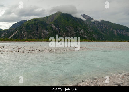 Rivière Tagliamento dans Alpes Italiennes Banque D'Images