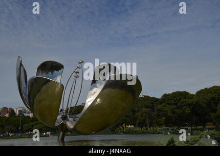 Floralis Generica à Buenos Aires Banque D'Images