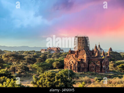 Stock Photo - Lever du Soleil à Bagan Myanmar Banque D'Images