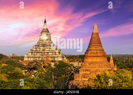 Stock Photo - Lever du Soleil à Bagan Myanmar Banque D'Images