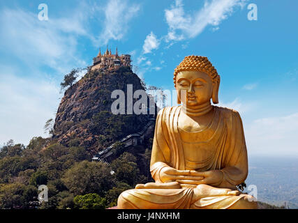 Stock Photo - Mandalay Myanmar Birmanie Asie mont Popa Taung Talat Bouddhisme Bouddha architecture exotiques colorées cobra hill mont skyline s Banque D'Images