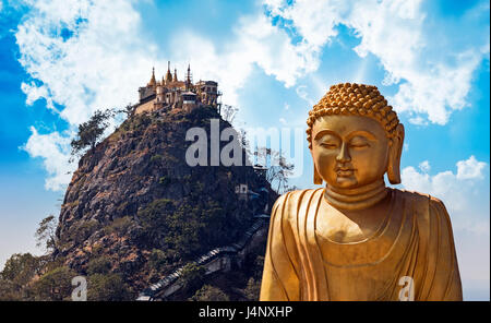 Stock Photo - Mandalay Myanmar Birmanie Asie mont Popa Taung Talat Bouddhisme Bouddha architecture exotiques colorées cobra hill mont skyline s Banque D'Images