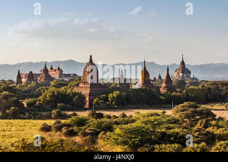 Stock Photo - Lever du Soleil à Bagan Myanmar Banque D'Images