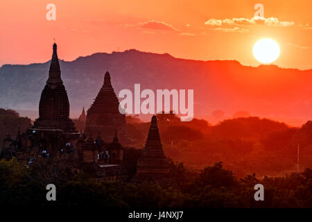 Stock Photo - Lever du Soleil à Bagan Myanmar Banque D'Images