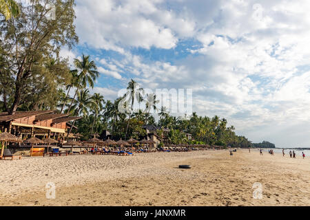 Stock Photo - Palm Beach, la plage de Ngapali, à Thandwe, Rakhine, baie du Bengale, Birmanie, Myanmar, en Asie Banque D'Images