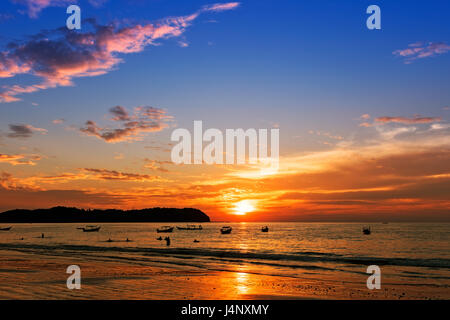 Stock Photo - coucher de soleil à la plage de Ngapali en Birmanie Myanmar Banque D'Images