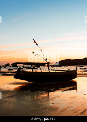 Stock Photo - coucher de soleil à la plage de Ngapali en Birmanie Myanmar Banque D'Images