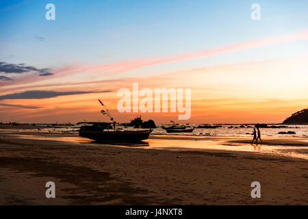 Stock Photo - coucher de soleil à la plage de Ngapali en Birmanie Myanmar Banque D'Images