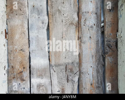 Les planches de bois naturel non rabotés couleur brun tendre, Rusty gros clous martelés dans eux, texture de fond designer moderne, avec l'espace vide pour t Banque D'Images